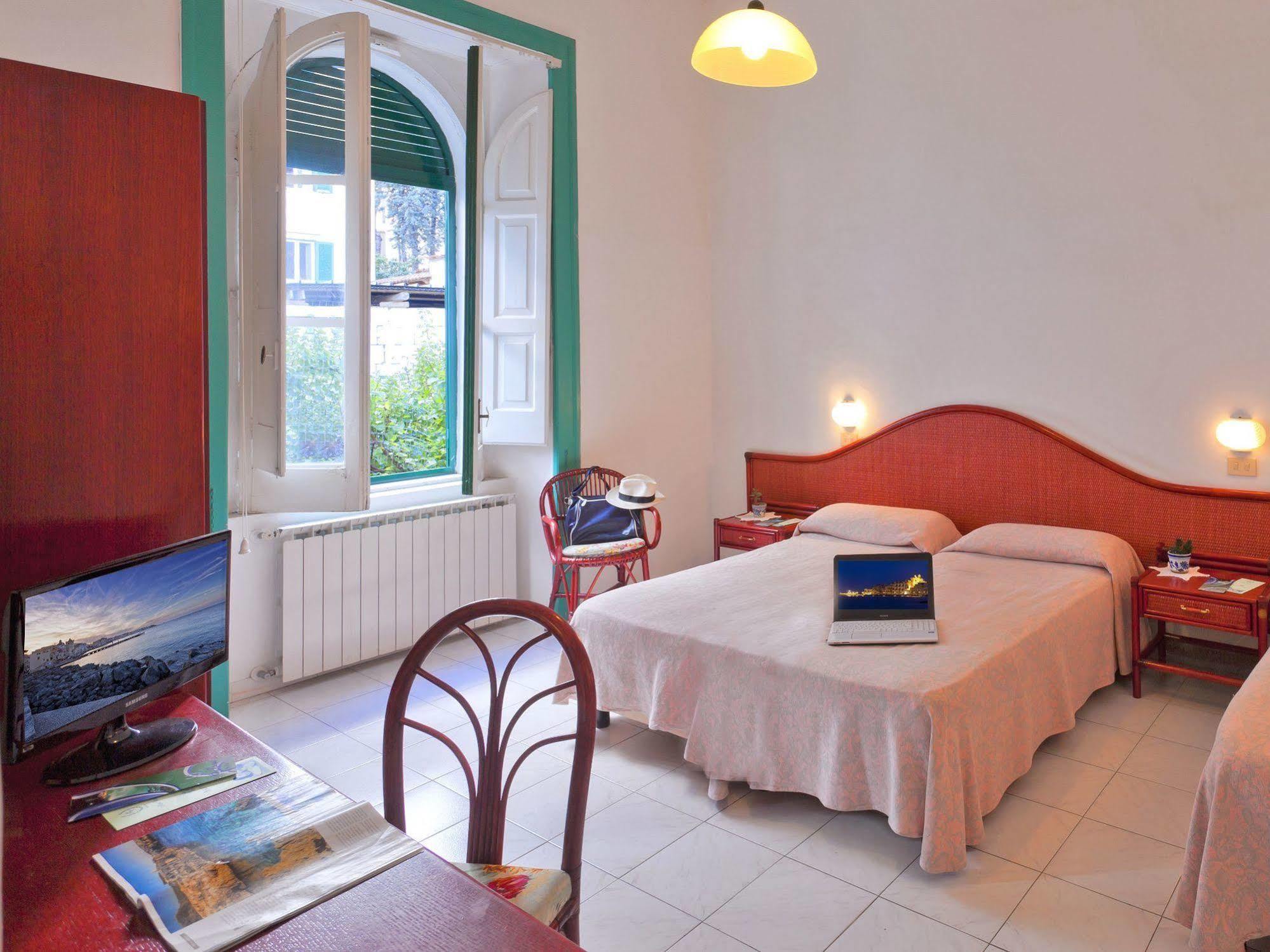 Hotel Vittoria Ischia Esterno foto