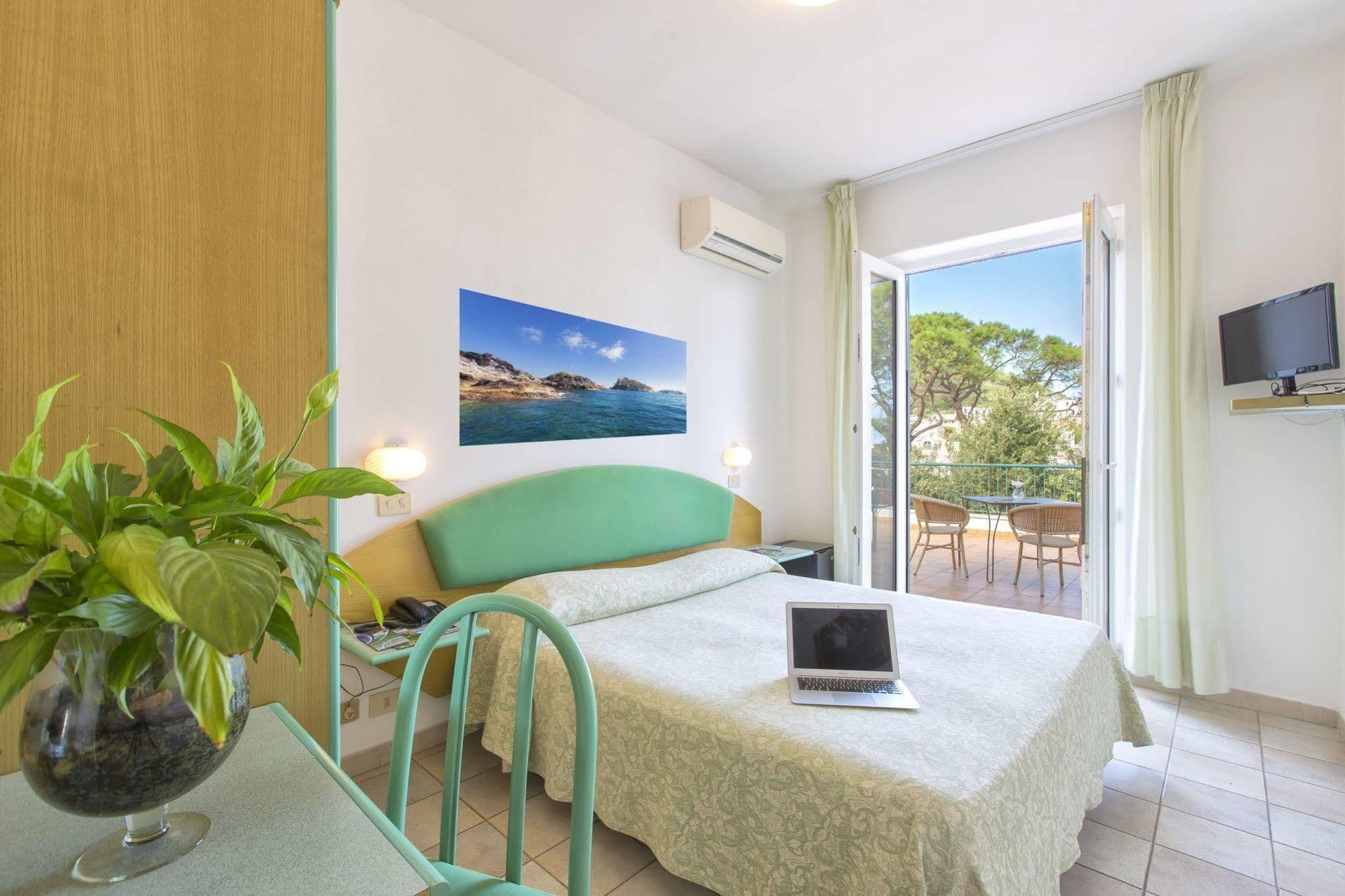 Hotel Vittoria Ischia Esterno foto